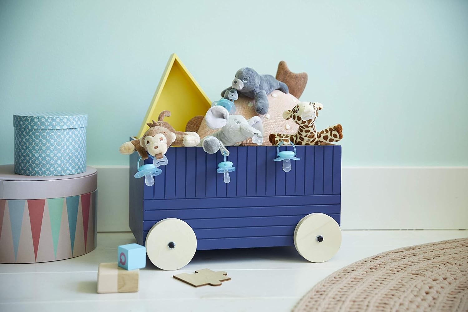 image:imagePhilips Avent Soothie Snuggle Pacifier Holder with Detachable Pacifier 0mGiraffe